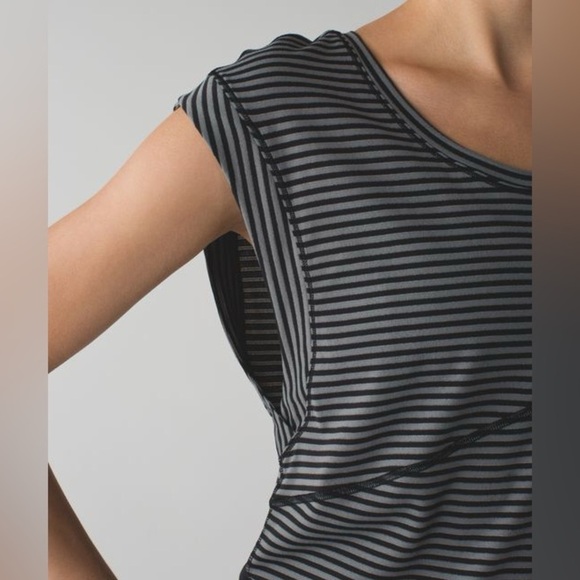 Lululemon get sweat tee silver stripe black short sleeve size 8 - Picture 2 of 8